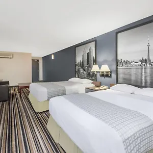 Hotel Super 8 By Wyndham Downtown Toronto